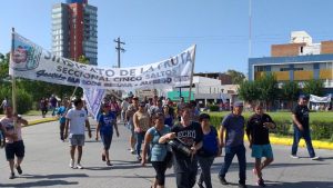 Empacadores amenazan con un paro si no llegan a un acuerdo salarial en Roca