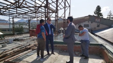 Los ministros Pérez Estevan y Land recorrieron las obras que realizan los internos del Penal 3. Gentileza