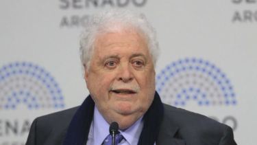 El argentino con coronavirus «esta siendo bien tratado», dijo González García