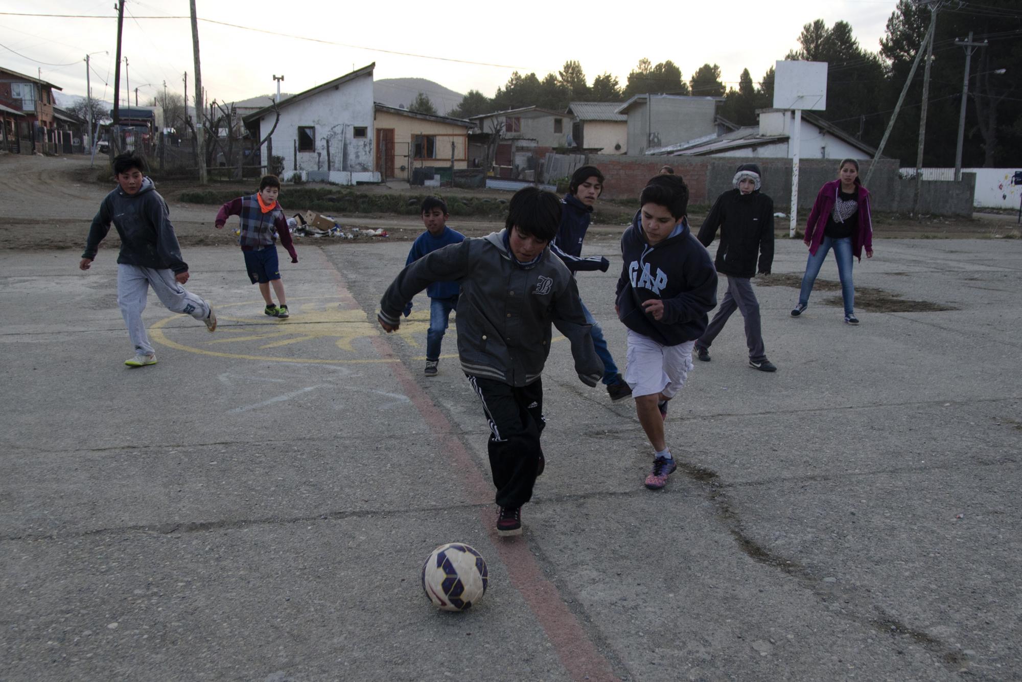 El fútbol callejero de Cre-Arte es el programa que financia desde hace 10 años la Fundación FIFA. Foto: Archivo