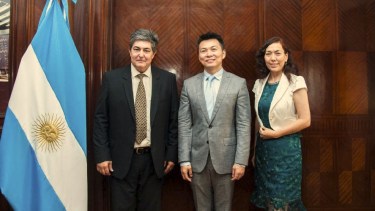 El titular de Energía recibió a los representantes de la embajada China.