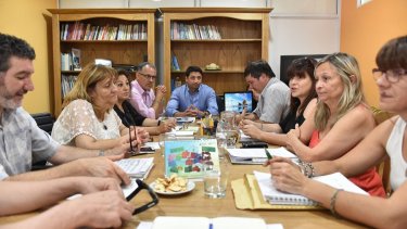 En diciembre, Unter se encontró con la ministra de Educación, Mercedes Jara Tracchia. Foto: archivo.-