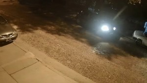 Video: En menos de un minuto le robaron el auto a un cipoleño que esperaba el año nuevo