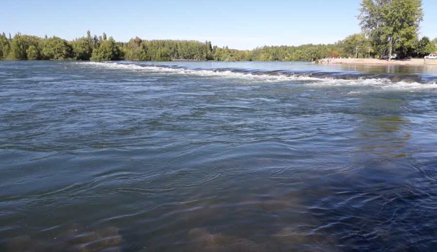 El río Limay vendrá con más agua durante el fin de semana. Foto: archivo Juan Thomes