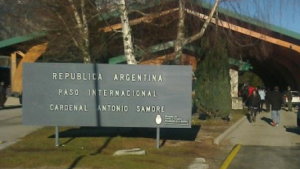 Malestar de argentinos varados en Chile por el permiso para trasandinos