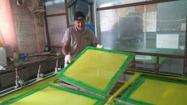 El legislador dejó su banca en la Legislatura y volvió a fabricar cerámicos. Foto Prensa FIT