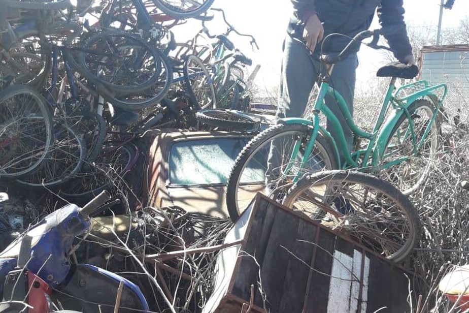 Jóvenes con problemas de violencia y consumo reciclan bicicletas judicializadas con fines sociales