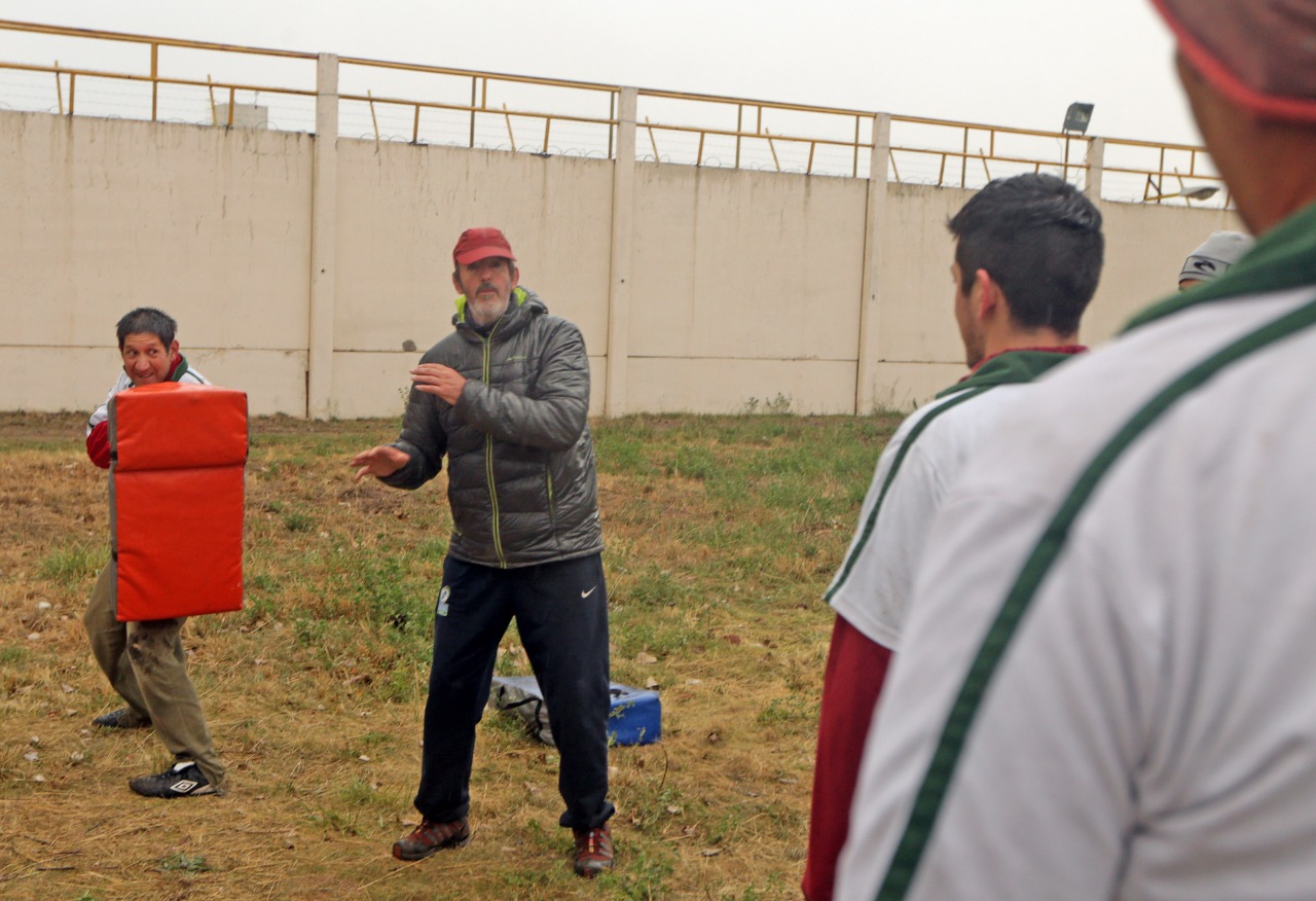 En un acuerdo con la fundación “Espartanos”, la URAV brinda clases de rugby para los internos de la cárcel U11
