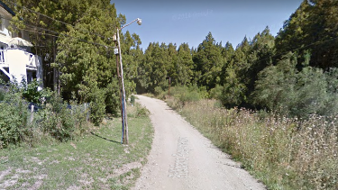 La mujer suele caminar por los senderos del barrio San Ignacio del Cerro.