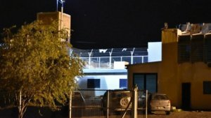 Atacaron a tiros el edificio del Penal II de Roca: hubo 7 disparos