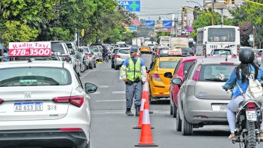 Los inspectores solicitan a los automovilistas licencia de conducir, seguro obligatorio y tarjeta verde del rodado.