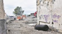 Imagen de Recta final en la demolición de Valle Fértil en Roca