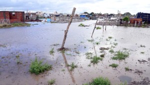 “Estamos olvidados”, el reclamo de una vecina de Viedma tras las intensas lluvias