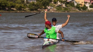 Padre e hijo se quedaron con la 44° Regata del Río Negro. Foto: Marcelo Ochoa