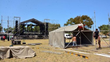 En Viedma alientan a vacunarse con el sorteo de una moto durante la Fiesta del Mar