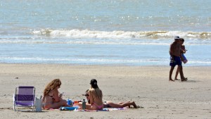 Playas tranquilas y 10 km de arena: El Cóndor afina motores para un verano con más visitantes