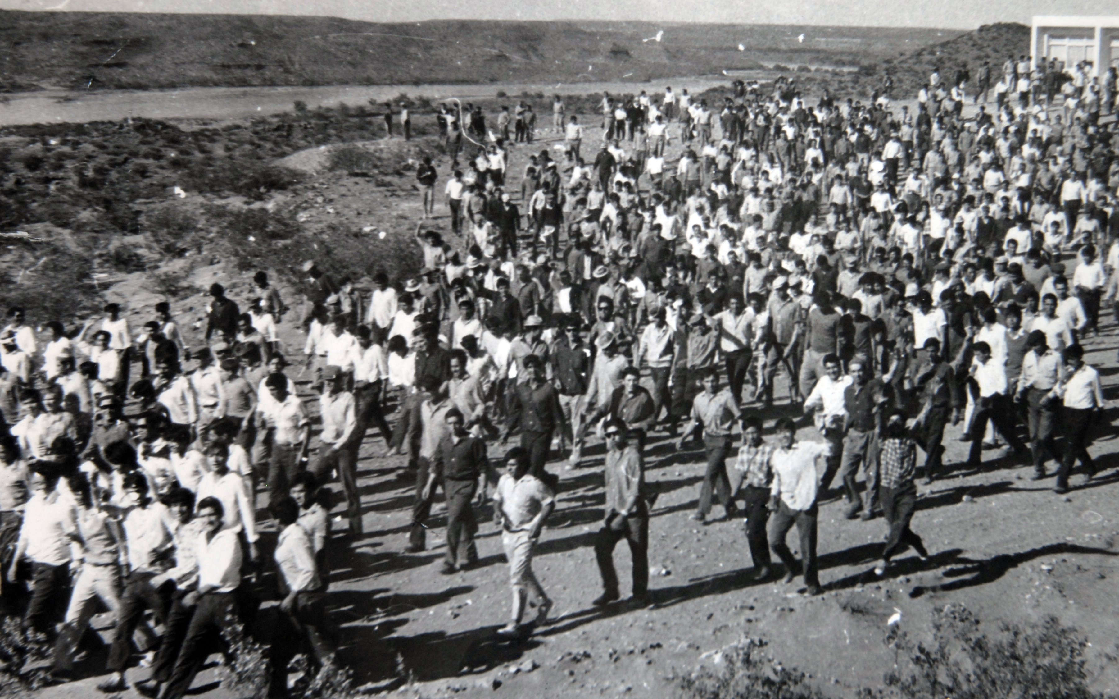 1969. Las precarias condiciones de trabajo tuvieron como consecuencia la muerte de 8 obreros, germen de las primeras huelgas. Foto archivo.
