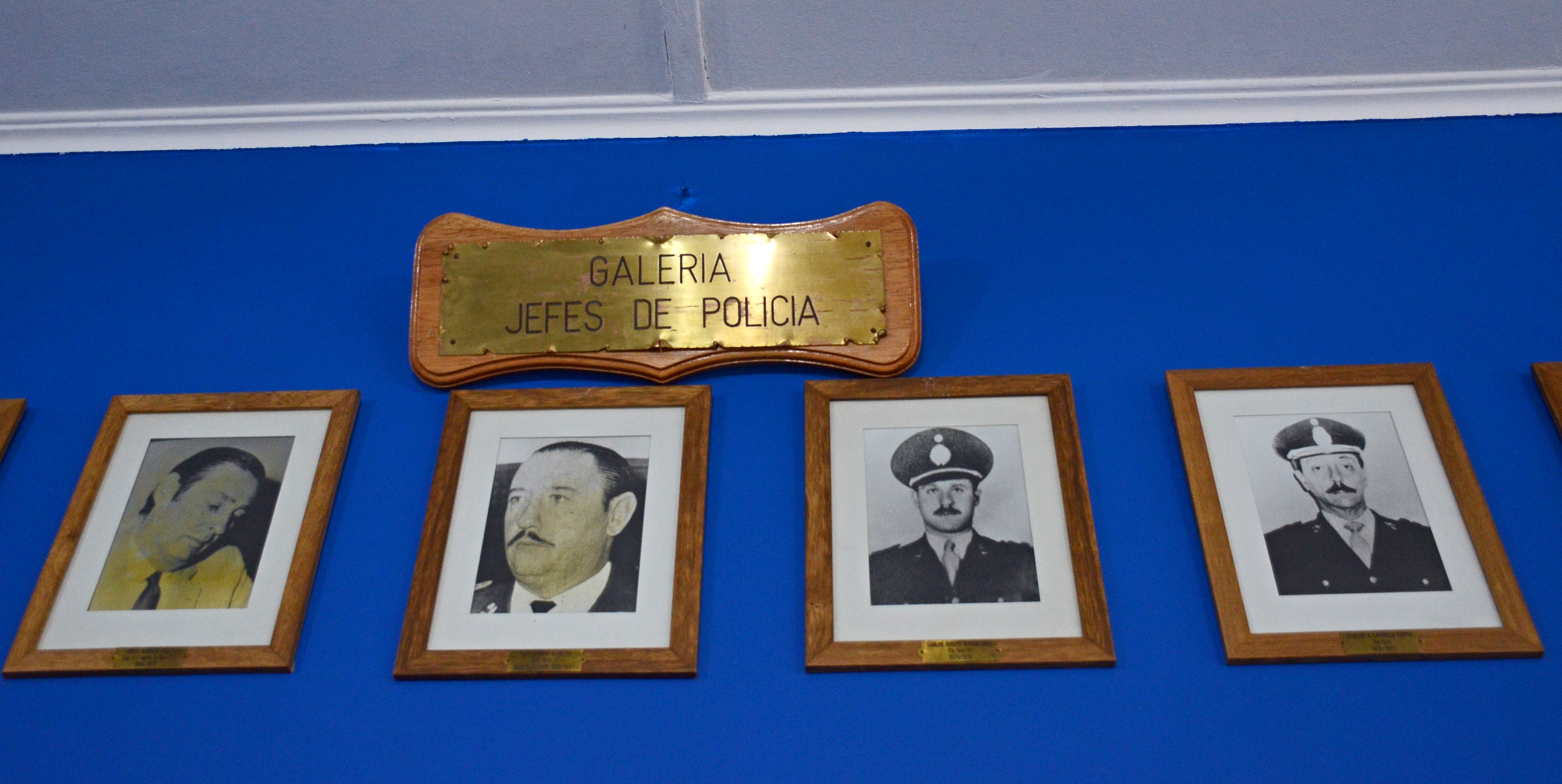 Es el último de la derecha. Fue interventor de la policía durante la última dictadura cívico-militar. Foto Mauro Pérez.