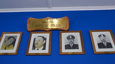 Es el último de la derecha. Fue interventor de la policía durante la última dictadura cívico-militar. Foto Mauro Pérez.