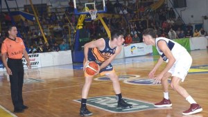 Atenas sumó otra victoria clave como local