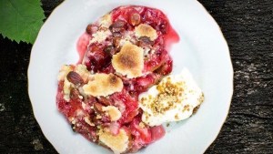 Plum crumble, una receta de Pedro Lambertini
