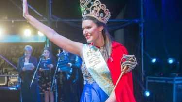 Septiembre Camba es la cuadragésimo séptima reina nacional de la Manzana.