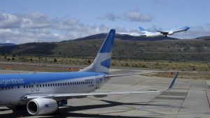 Aerolíneas Argentinas eliminó el tramo Viedma-Bariloche y disminuyeron las frecuencias a Buenos Aires