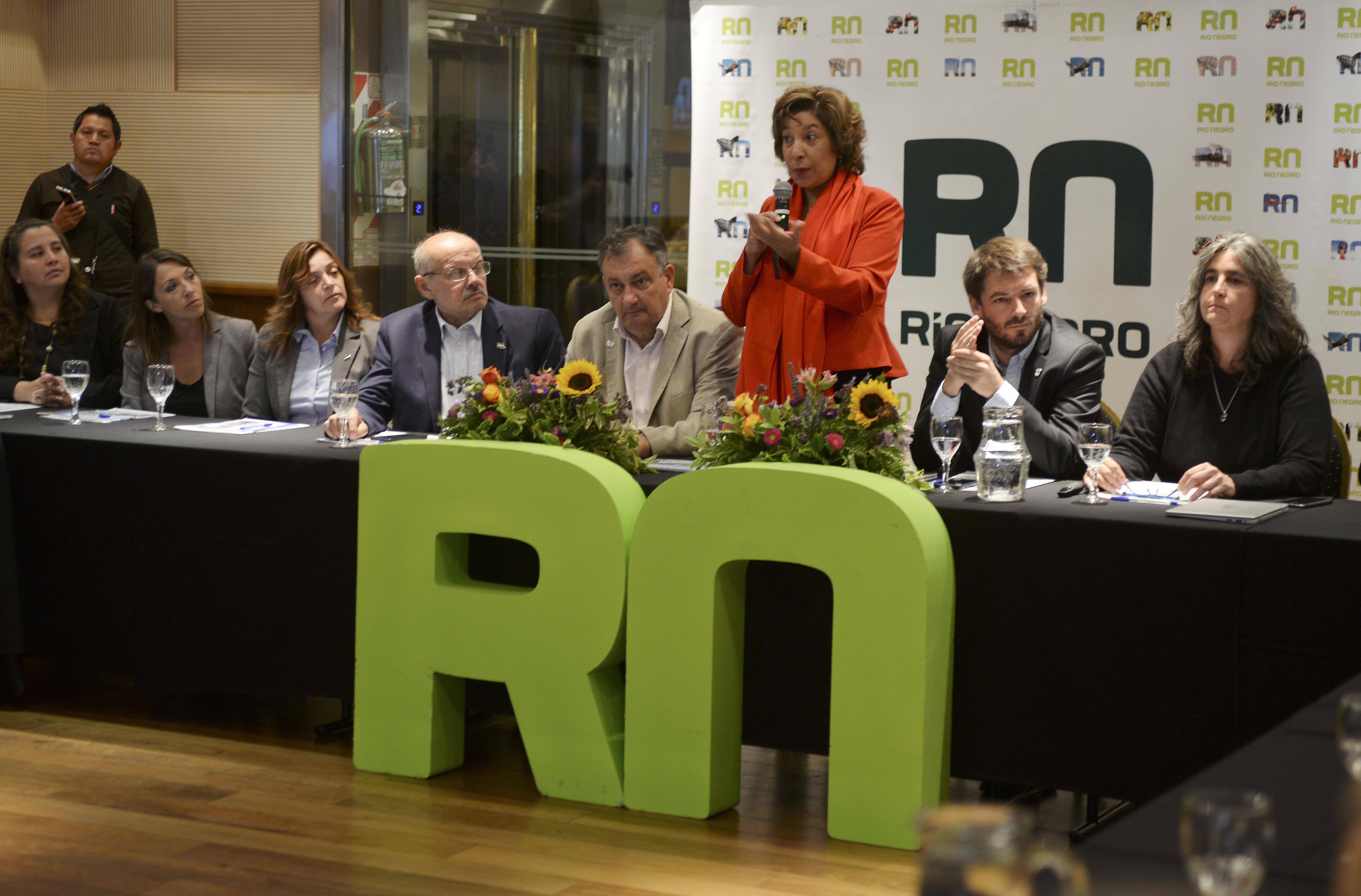 La gobernadora Arabela Carreras presentó la nueva Agencia Río Negro Innova ante referentes del sector científico y tecnológico. Foto: Alfredo Leiva