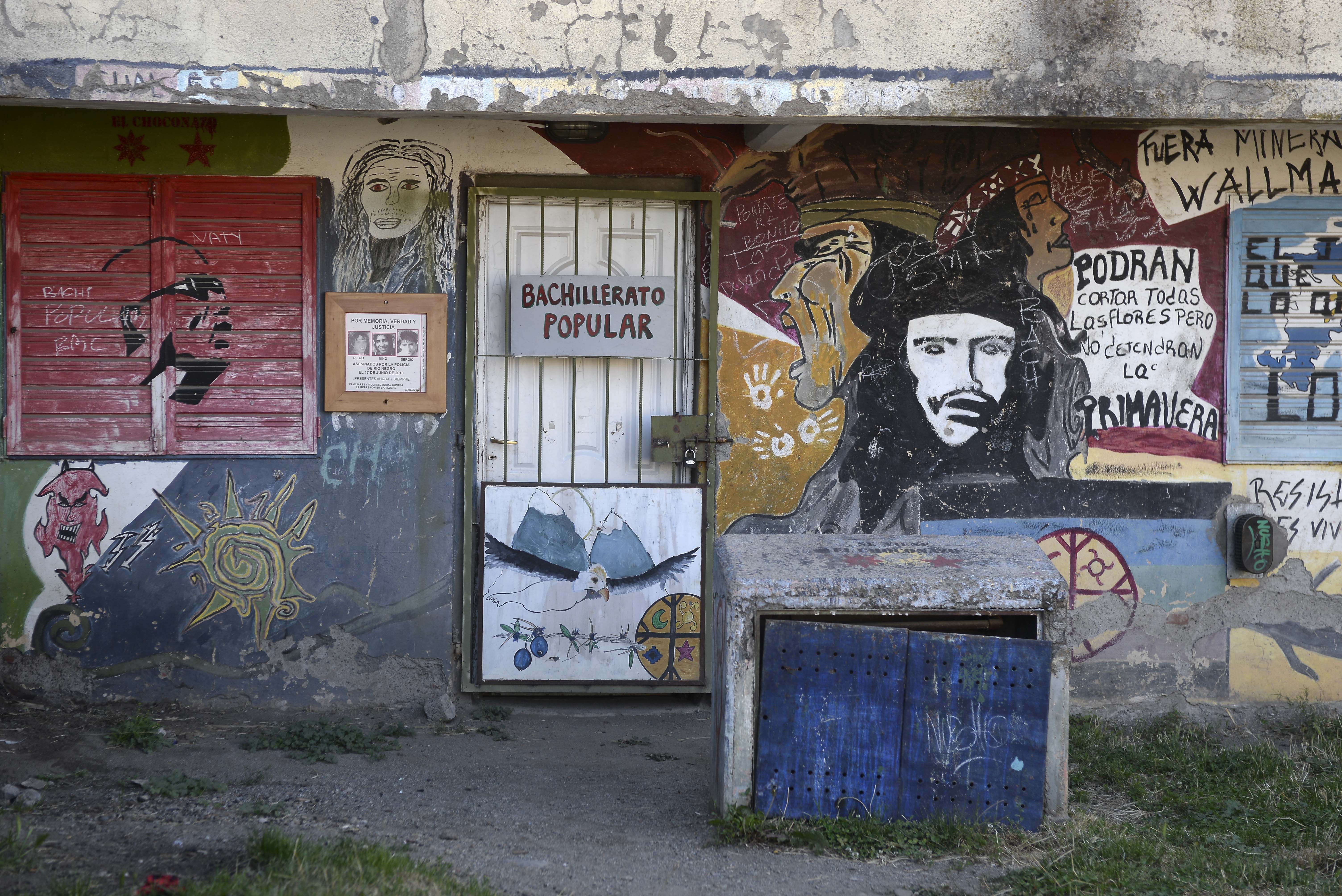 El Bachillerato Popular funciona en Onelli y Osés, el lugar donde tres jóvenes fueron asesinados. Foto: Alfredo Leiva