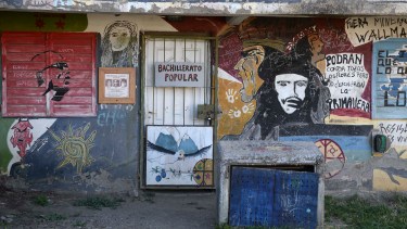 El Bachillerato Popular funciona en Onelli y Osés, el lugar donde tres jóvenes fueron asesinados. Foto: Alfredo Leiva