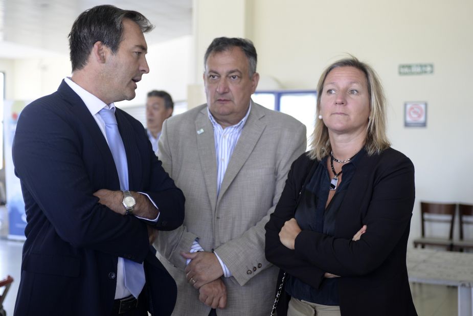 - Soria, Gensuso y Martini se encontraron este lunes en Bariloche en un acto con funcionarios nacionales. Hubo cordialidad. Foto: Alfredo Leiva.-