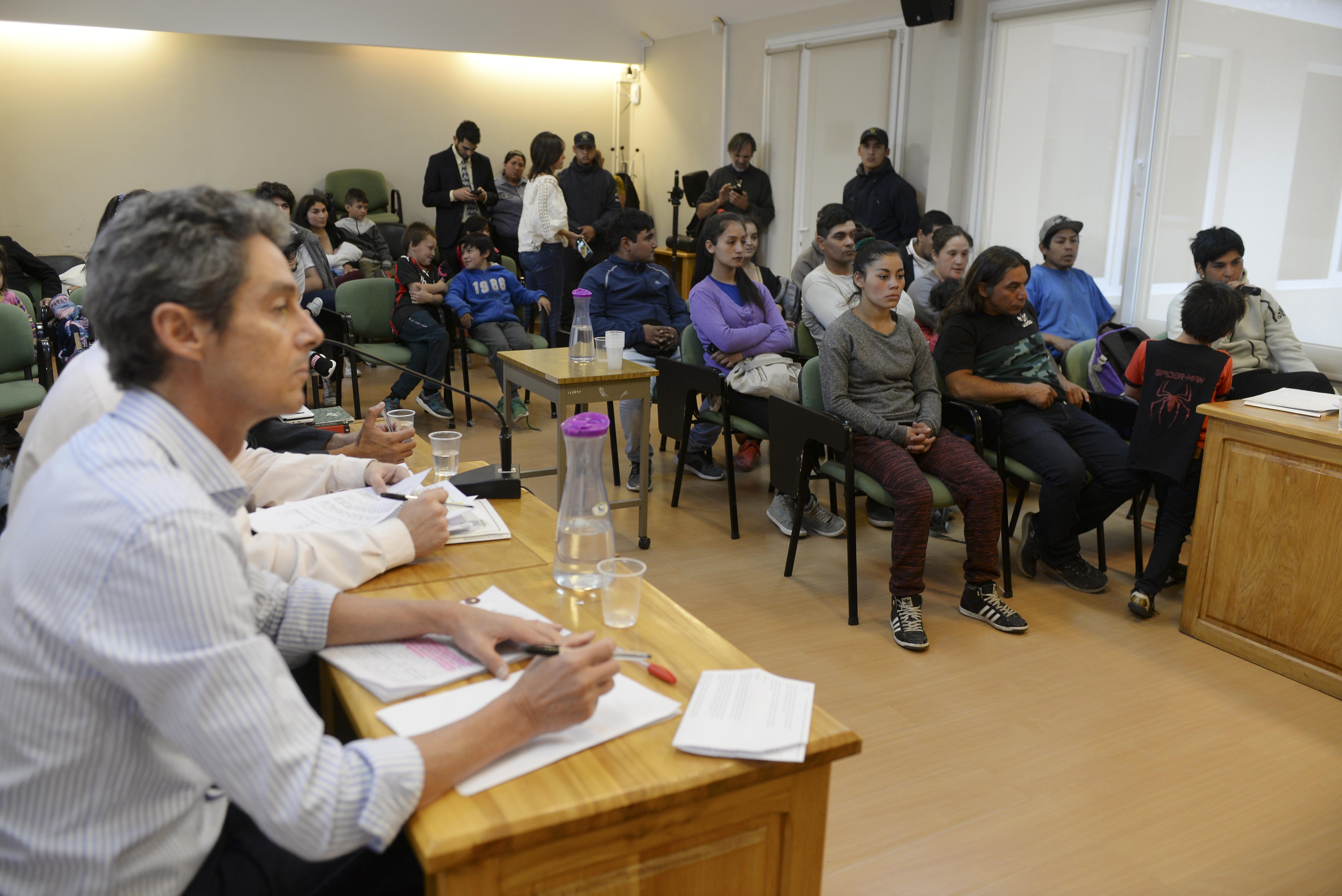 La Fiscalía formuló cargos contra 30 personas que ocuparon predios fiscales el último mes en Bariloche. Foto: Alfredo Leiva