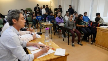 La Fiscalía formuló cargos contra 30 personas que ocuparon predios fiscales el último mes en Bariloche. Foto: Alfredo Leiva