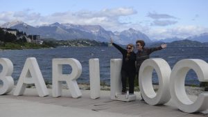 Bariloche prohibió a los fotógrafos en las letras de la costa del lago