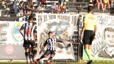 Ante la ausencia de Berra, el Rusito Strak se ocupará del eje del mediocampo. (Foto: Juan Thomes)