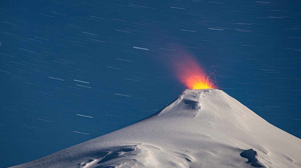 El volcán Villarrica mantiene la alerta amarilla desde el 8 de noviembre del año pasado.  Foto: Archivo