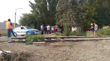 El hombre se habría arrojado a un canal de Plottier el sábado. (Gentileza @Rodrigoramok).-