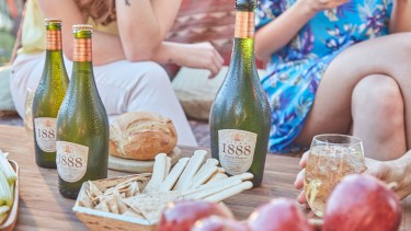 La Sidra 1888 está elaborado 100% con manzanas rojas del Alto Valle de Río
Negro. Además, es endulzada naturalmente.