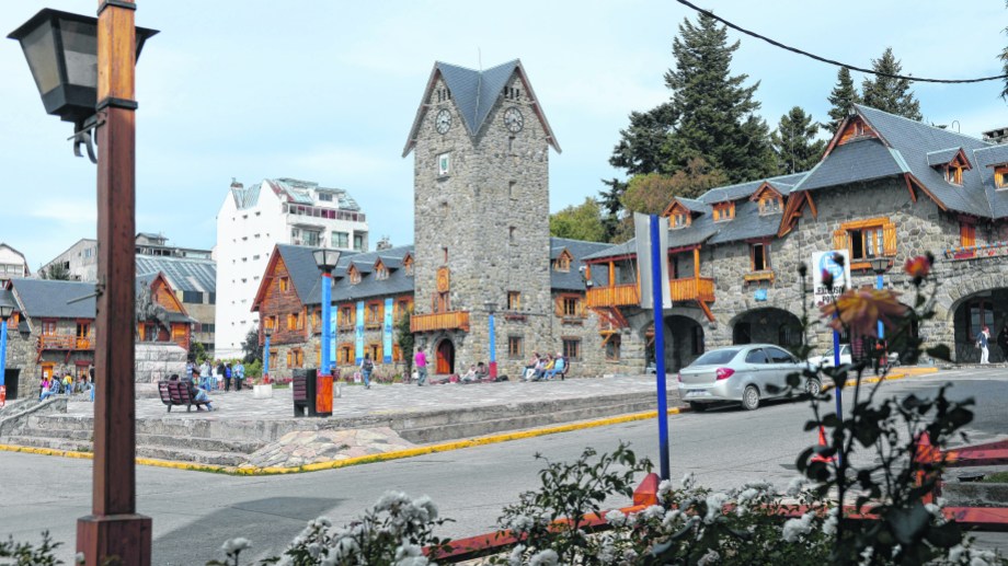 El Centro Cívico es un emblema de Bariloche desde hace 80 años.. Archivo