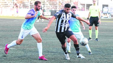 Piñero se recuperó de una molestia y entró en el once titular. Foto: Juan Thomes