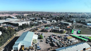 El Parque Industrial de Neuquén (PIN) alberga a un gran número de compañías locales vinculadas, casi en su totalidad, a la industria petrolera. 