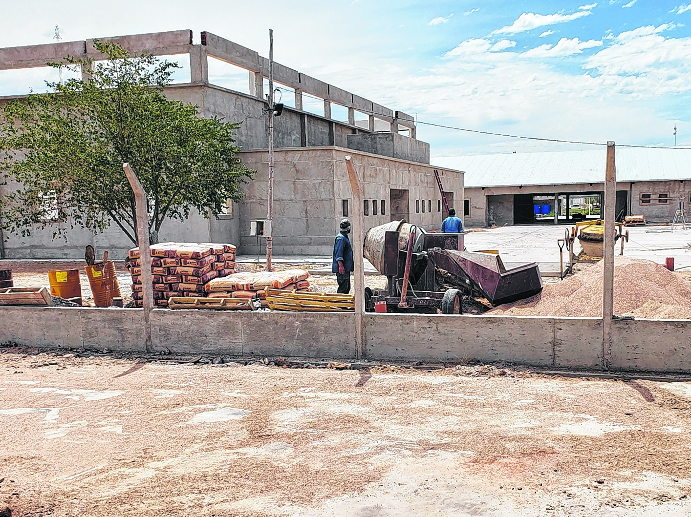 Centro de Educación Técnica Nº 32 de Las Grutas. La construcción marcha a buen ritmo, pero no estará lista para este año. Foto Martín Brunella. 