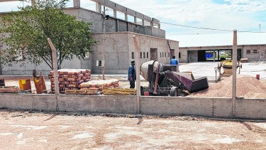 Centro de Educación Técnica Nº 32 de Las Grutas. La construcción marcha a buen ritmo, pero no estará lista para este año. Foto Martín Brunella. 