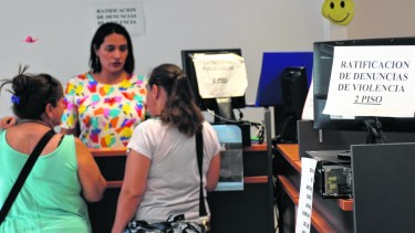 El Poder Judicial es el que ordena la medida cautelar de prohibición de acercamiento que puede incluir el botón o el dispositivo dual.  (Foto: Florencia Salto)