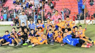 La 2006 del Depo ganó por penales en su categoría.  Foto Julián Millatrú/prensa mundialito