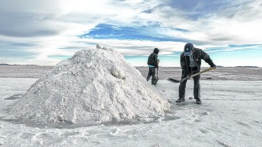 Los salares de litio insumen una gran cantidad de agua dulce, pero se encuentran en zonas desérticas. 