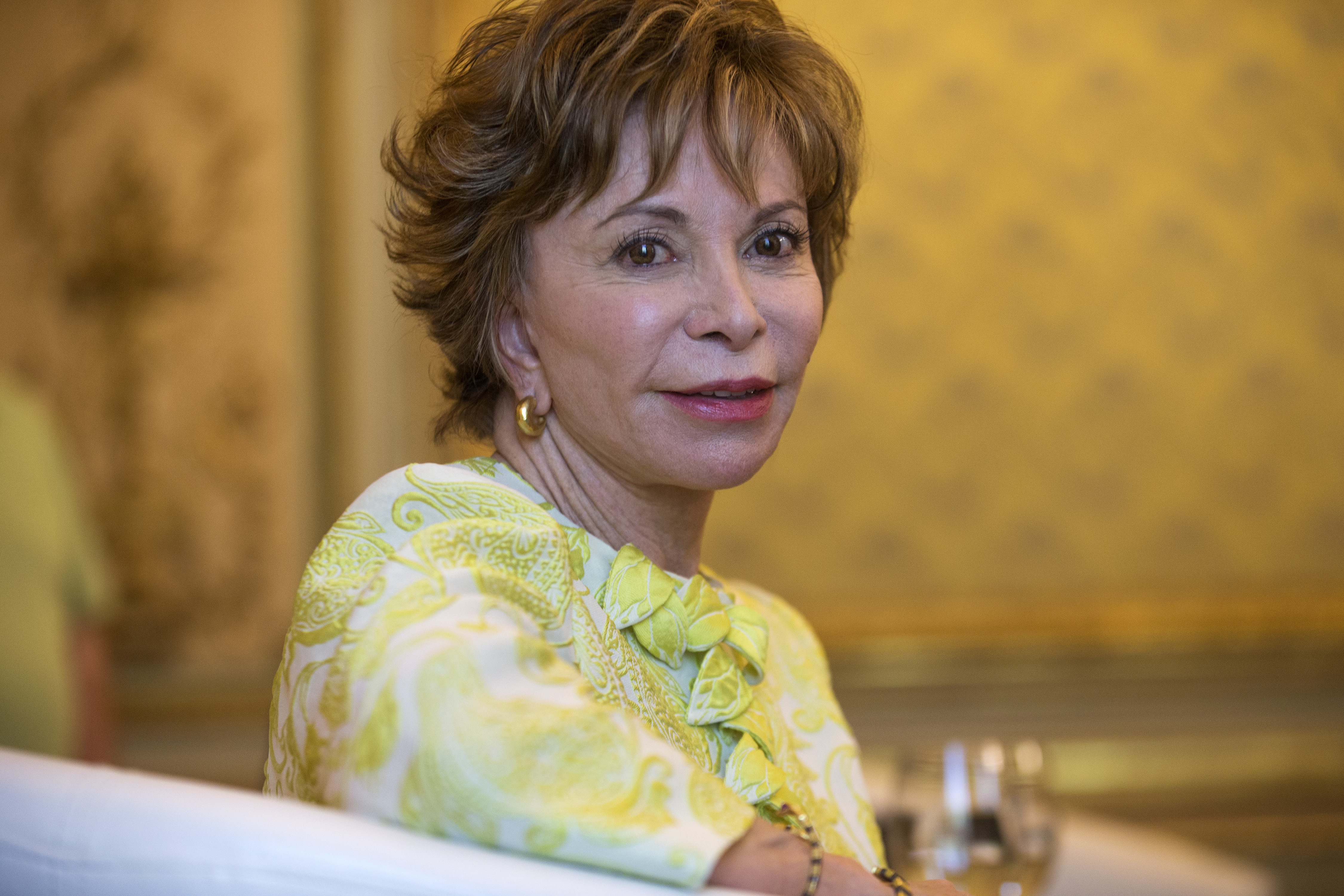 Isabel Allende habla sobre sus libros y sus raíces.