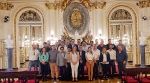 Imagen de Hay 43 intendentes de Neuquén de gira por Buenos Aires