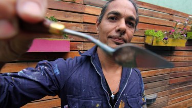 Sergio Caffarena hace tiempo abrió su taller y no para de crecer.