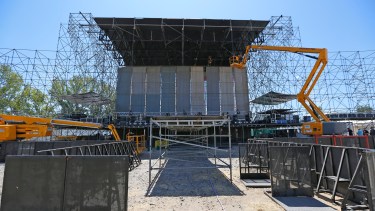 El escenario mayor de la Fiesta de la Confluencia. Foto: Juan Thomes